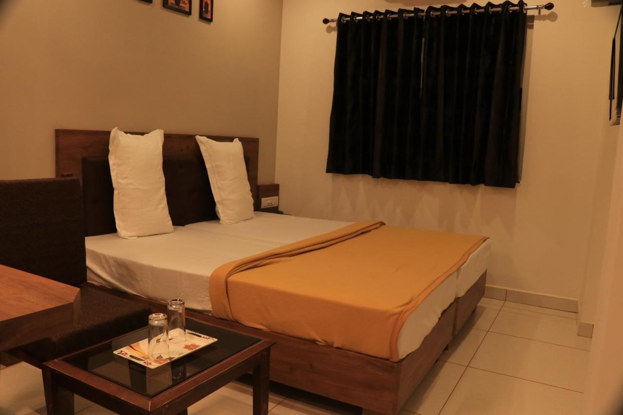 Hotel Viraj Residency Bhuj Exterior foto