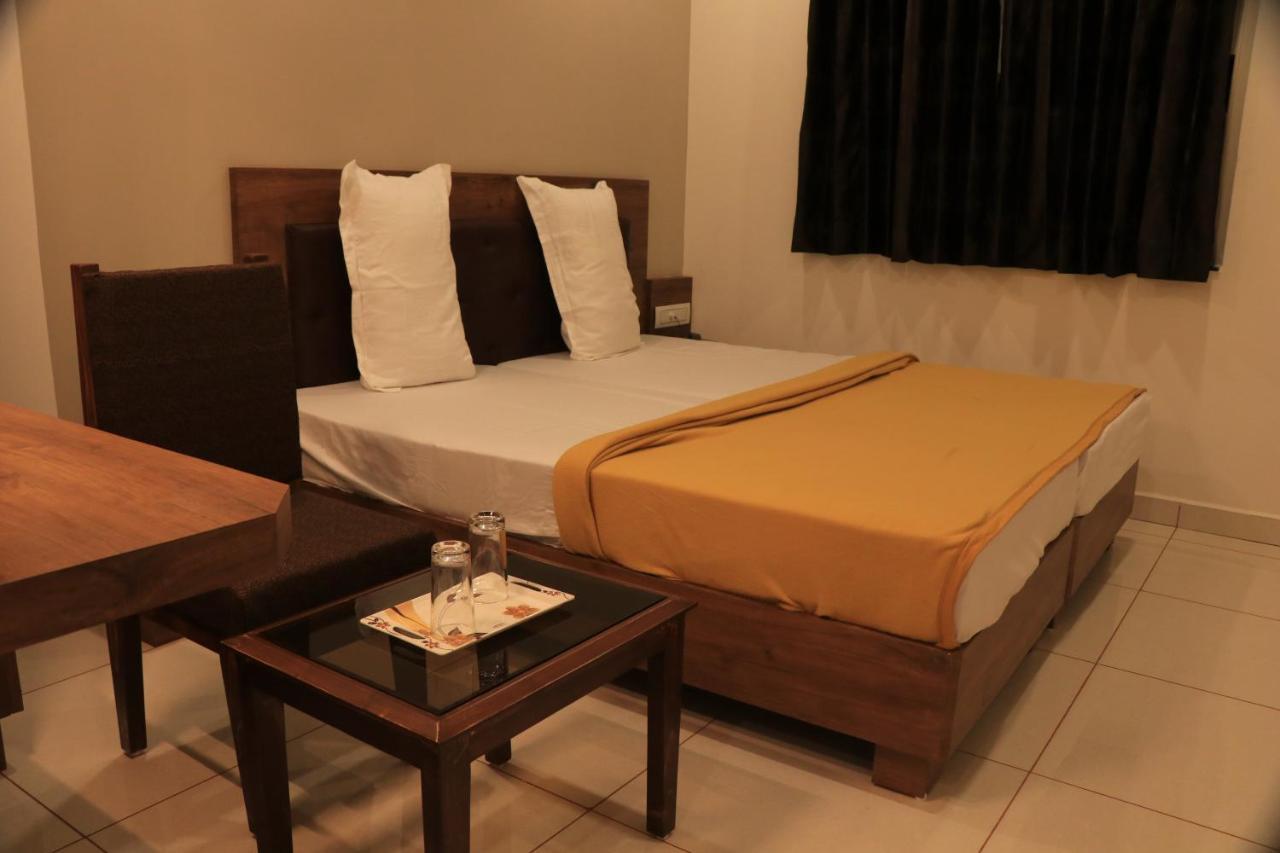 Hotel Viraj Residency Bhuj Exterior foto