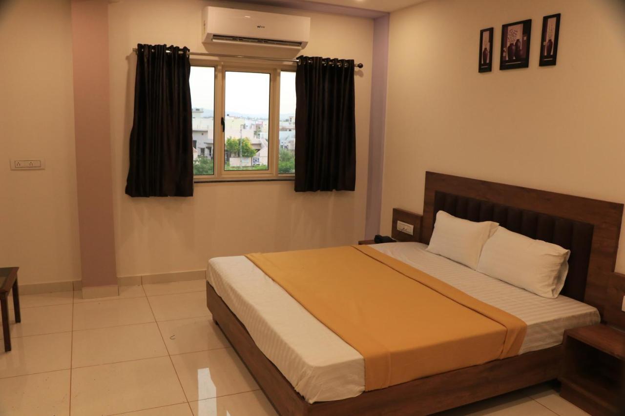 Hotel Viraj Residency Bhuj Exterior foto