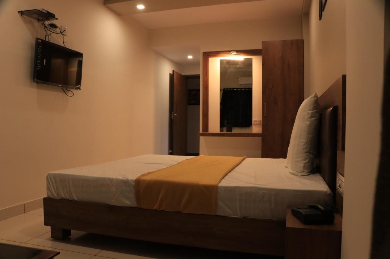 Hotel Viraj Residency Bhuj Exterior foto