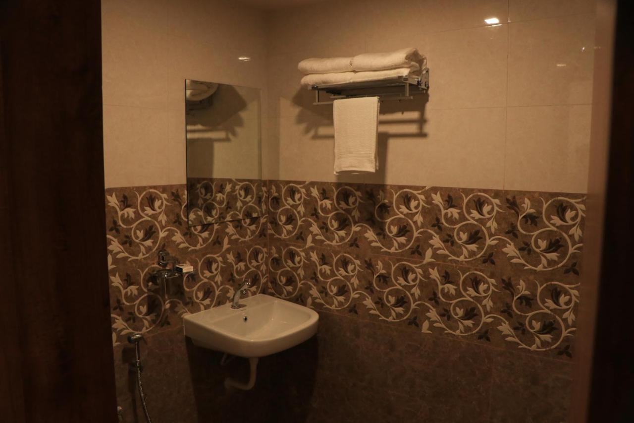 Hotel Viraj Residency Bhuj Exterior foto