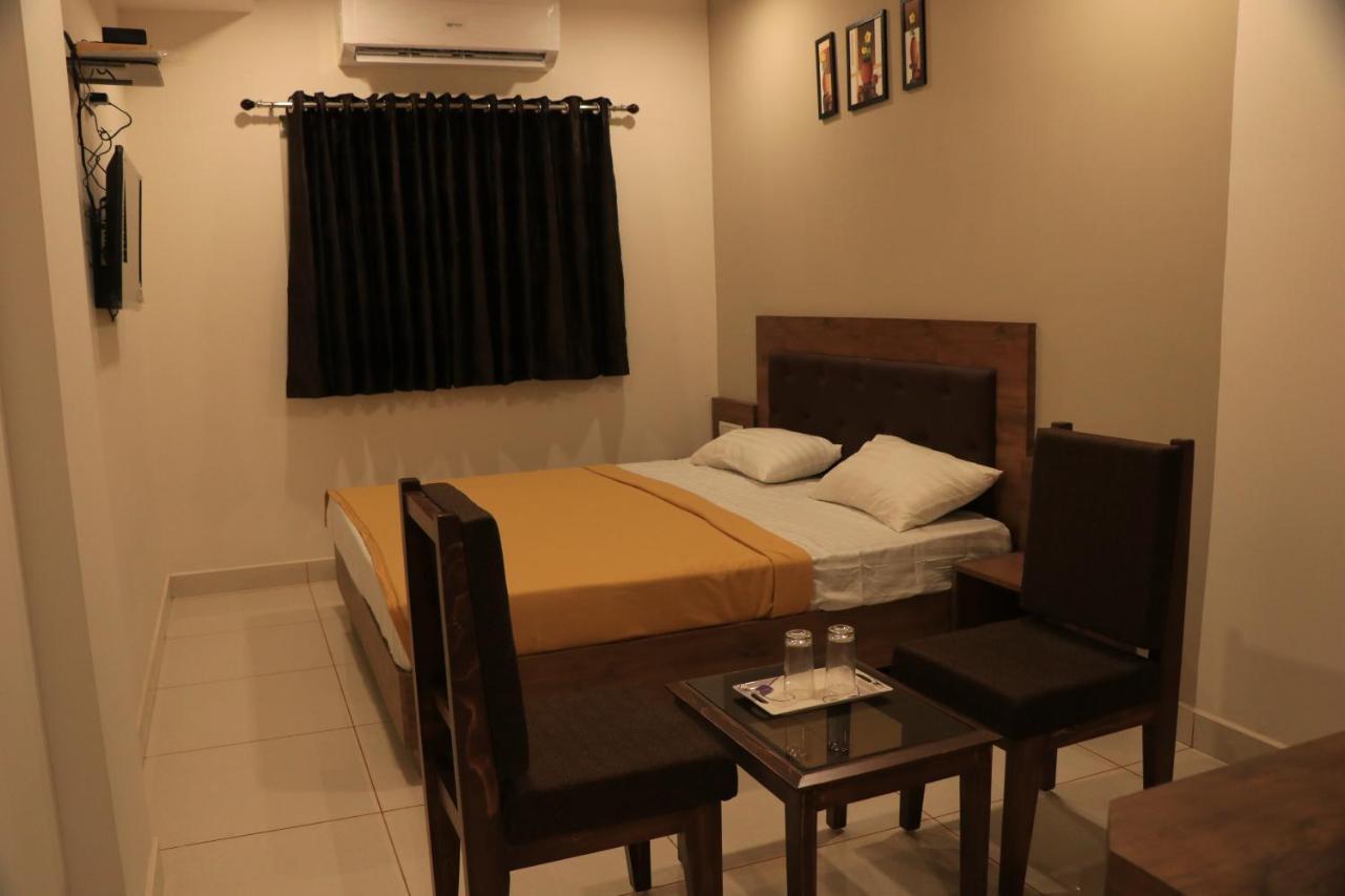 Hotel Viraj Residency Bhuj Exterior foto