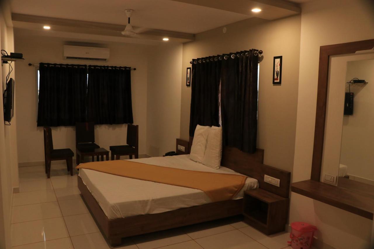 Hotel Viraj Residency Bhuj Exterior foto